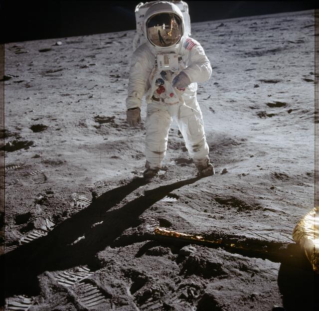 Astronaut on moon- Nova Arc Content Co. -We can help with your technical and scientific content
